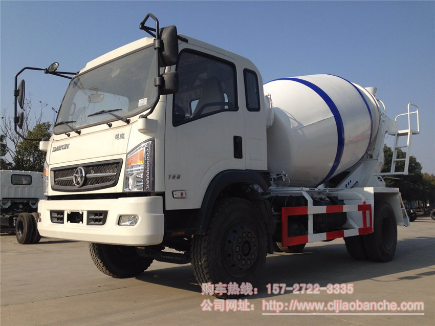 河南新鄉(xiāng)趙總在我廠定購(gòu)2臺(tái)6.5方大運(yùn)攪拌車