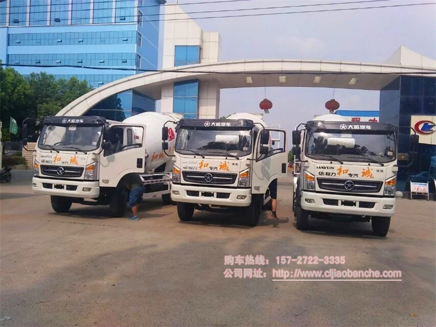 和誠(chéng)集團(tuán)在我廠訂購(gòu)3臺(tái)大運(yùn)6方攪拌車