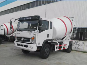 安徽太湖楊總來(lái)廠提大運(yùn)運(yùn)途6.5方三臺(tái)攪拌車